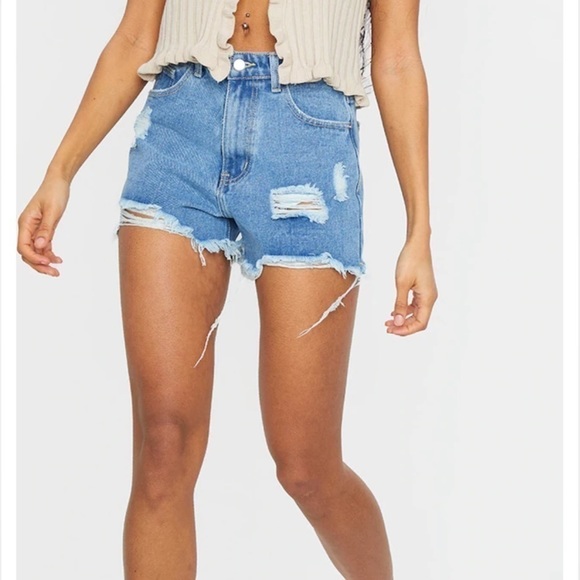 NWT Pretty Little Thing Mid Blue Wash Ripped Denim Shorts - Picture 3 of 6